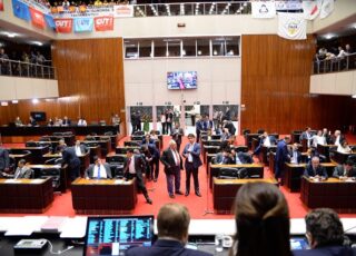 Reunião plenária da Assembleia Legislativa que aprovou projeto concedendo reajuste salarial a todos os servidores do Estado. Foto - Luiz Santana/ALMG