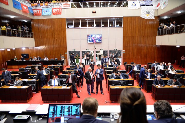 Reunião plenária da Assembleia Legislativa que aprovou projeto concedendo reajuste salarial a todos os servidores do Estado. Foto - Luiz Santana/ALMG