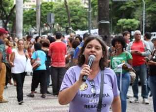 Vanessa Portugal, do Sind-Rede, denuncia que 10 mil terceirados da prefeitura de BH não estão recendo o vale-refeição. Foto - Sind-Rede