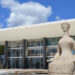 Themis, a deusa da Justiça, em obra do artista Alfredo Ceschiatti, em frente ao Supremo Tribunal Federal (STF), em Brasília