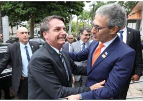 Presidente Bolsonaro e governador Romeu Zema (dir.); mineiro sinaliza que quer presidente como principal cabo eleitoral. Foto - Presidência da República